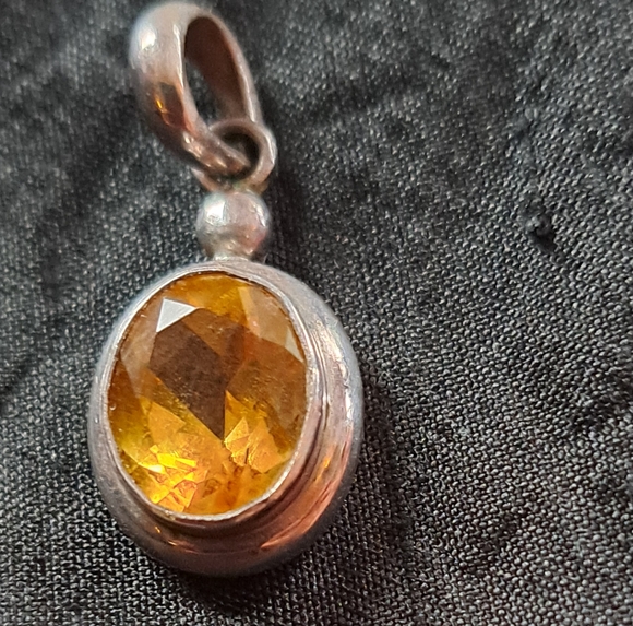 Citrine and Sterling Silver oval pendant - Picture 5 of 5